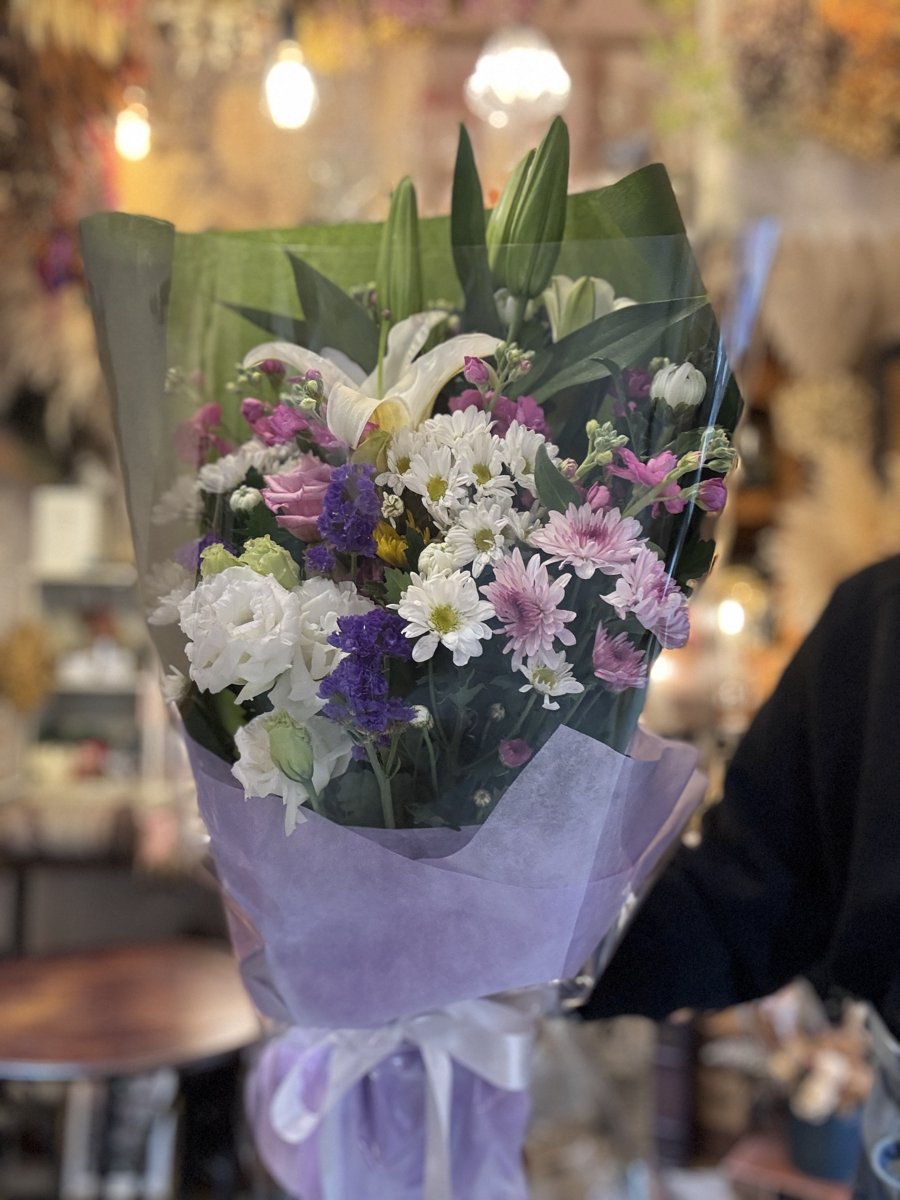 お墓参り用にもおすすめの花束